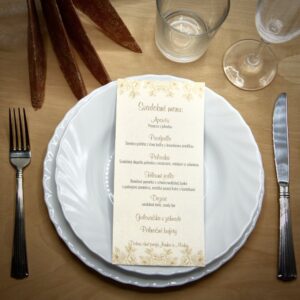 Personalizované svadobné menu – kartičky na stôl, ktoré prinesú vášmu svadobnému stolu jedinečný vzhľad!