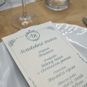Svadobné menu na stôl – krásne dizajnové kartičky s prehľadom jedál, ktoré očarí každého hosťa!