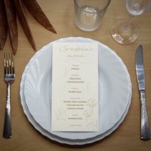 Personalizované svadobné menu – tlačené kartičky, ktoré budú nielen informovať, ale aj vylepšia vizuálny dojem stola!