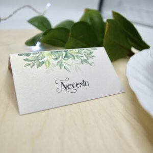 Personalizované menovky na svadobný stôl – organizujte sedenie hostí s eleganciou a štýlom!