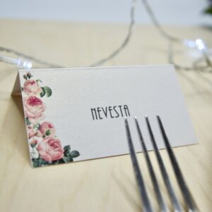 Menovky pre hostí – krásne dizajnové kartičky, ktoré dodajú vašej svadbe šarm!